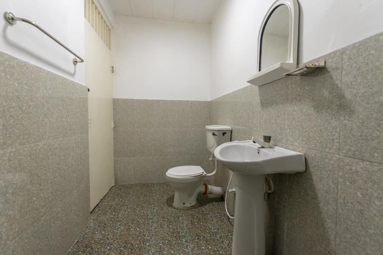 Oyo 102 Metro Marine Drive Hotel Коломбо Экстерьер фото